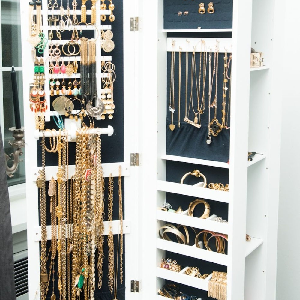 Hello Poshers - Picture 4 of 6